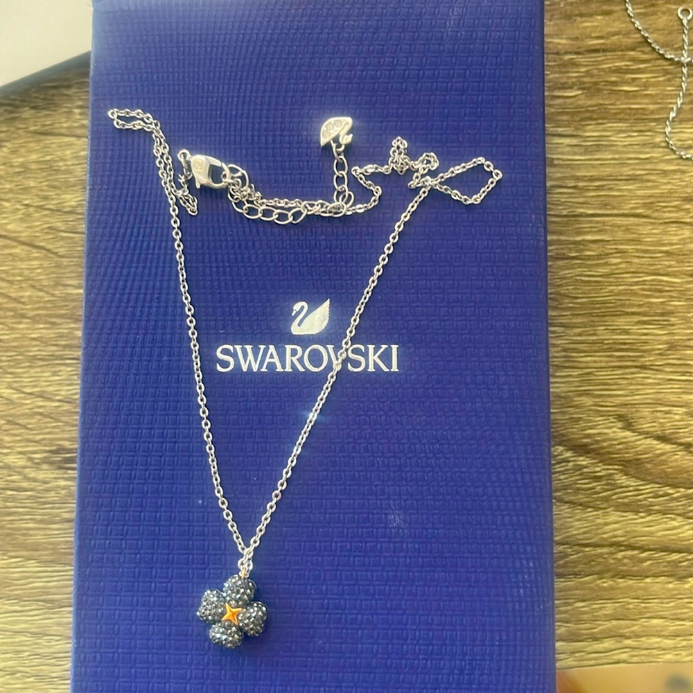Swarorovski clover necklace